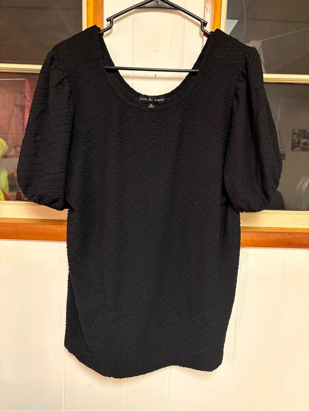 Kim & Cami Black Textured Puff-Sleeve Blouse